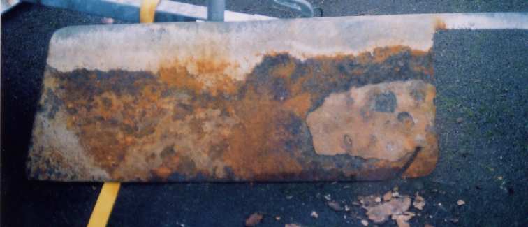 Corroded centreplate, photo courtesy of Ian Cowie