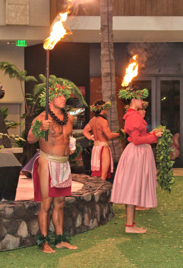 Hula Dancing at the International Market Place<br>
Honolulu.