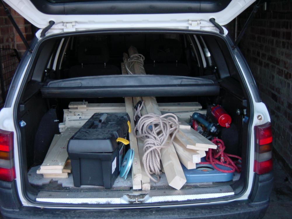 Photo of hoisting frame packed in car